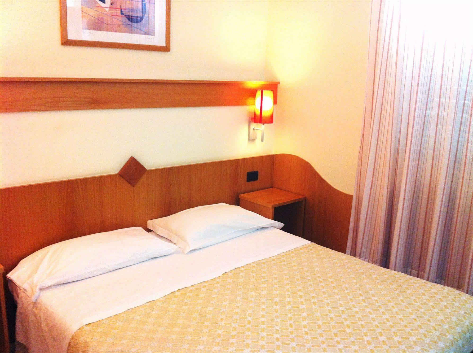 קמיליאטלו סילאנו Hotel Meranda מראה חיצוני תמונה