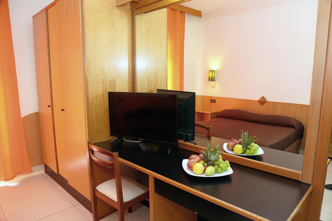 קמיליאטלו סילאנו Hotel Meranda מראה חיצוני תמונה