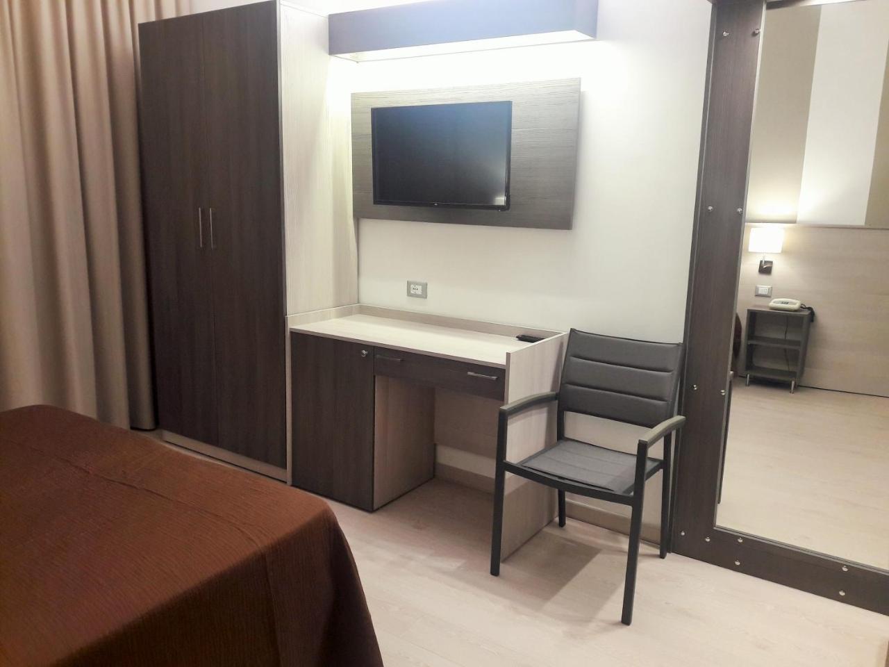 קמיליאטלו סילאנו Hotel Meranda מראה חיצוני תמונה